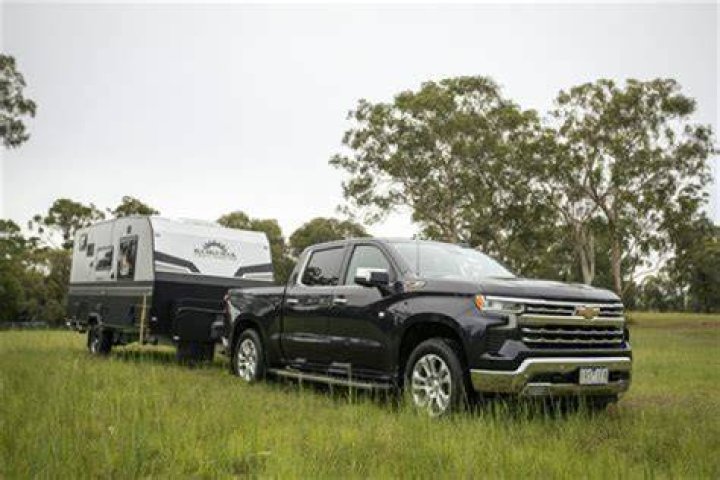 Can a Chevy Silverado 1500 pull a horse trailer?