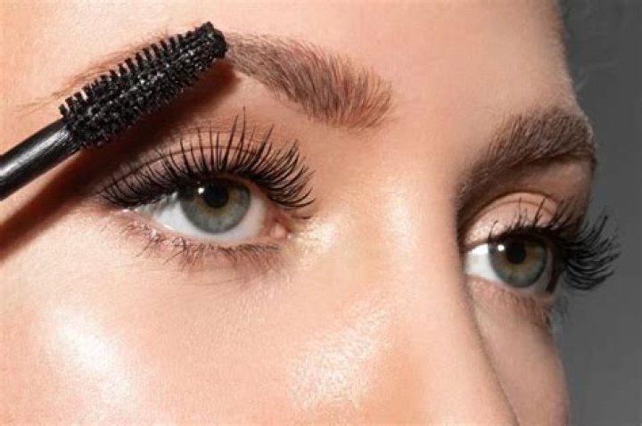 Can I wear mascara during surgery?