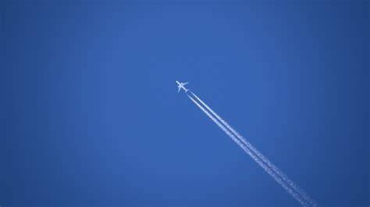 How do planes fly in dark?