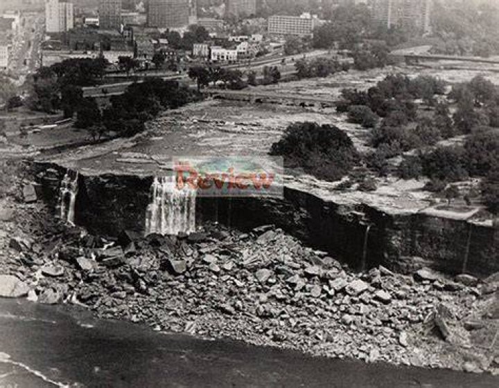 Why did Niagara Falls dry up in 1969?